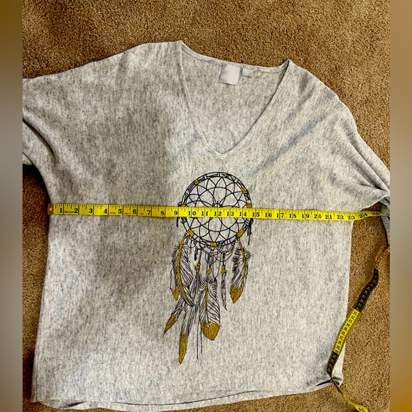 O C Sweater - Picture 8 of 9